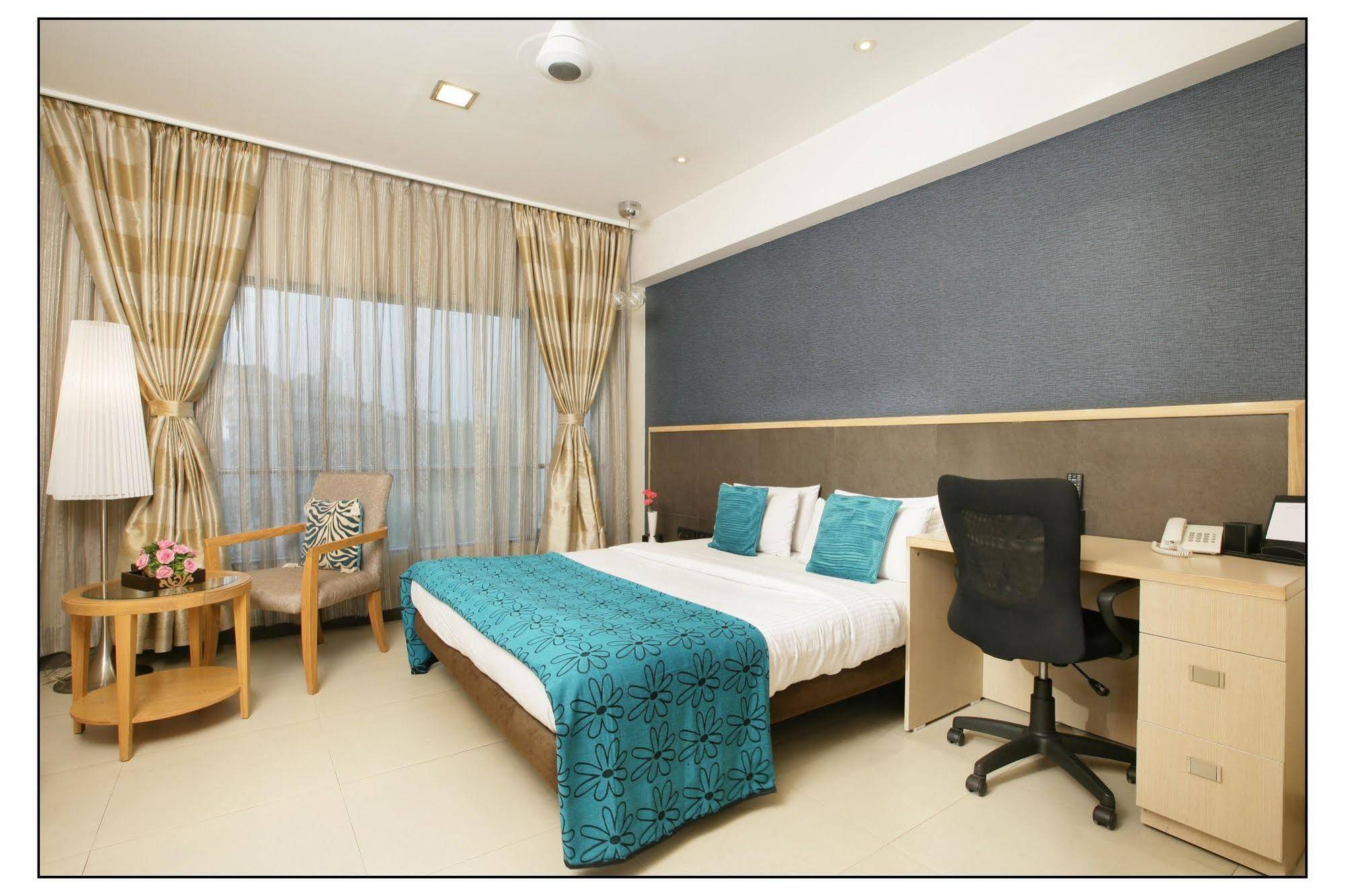 The Sirona Hotel Pune Luaran gambar