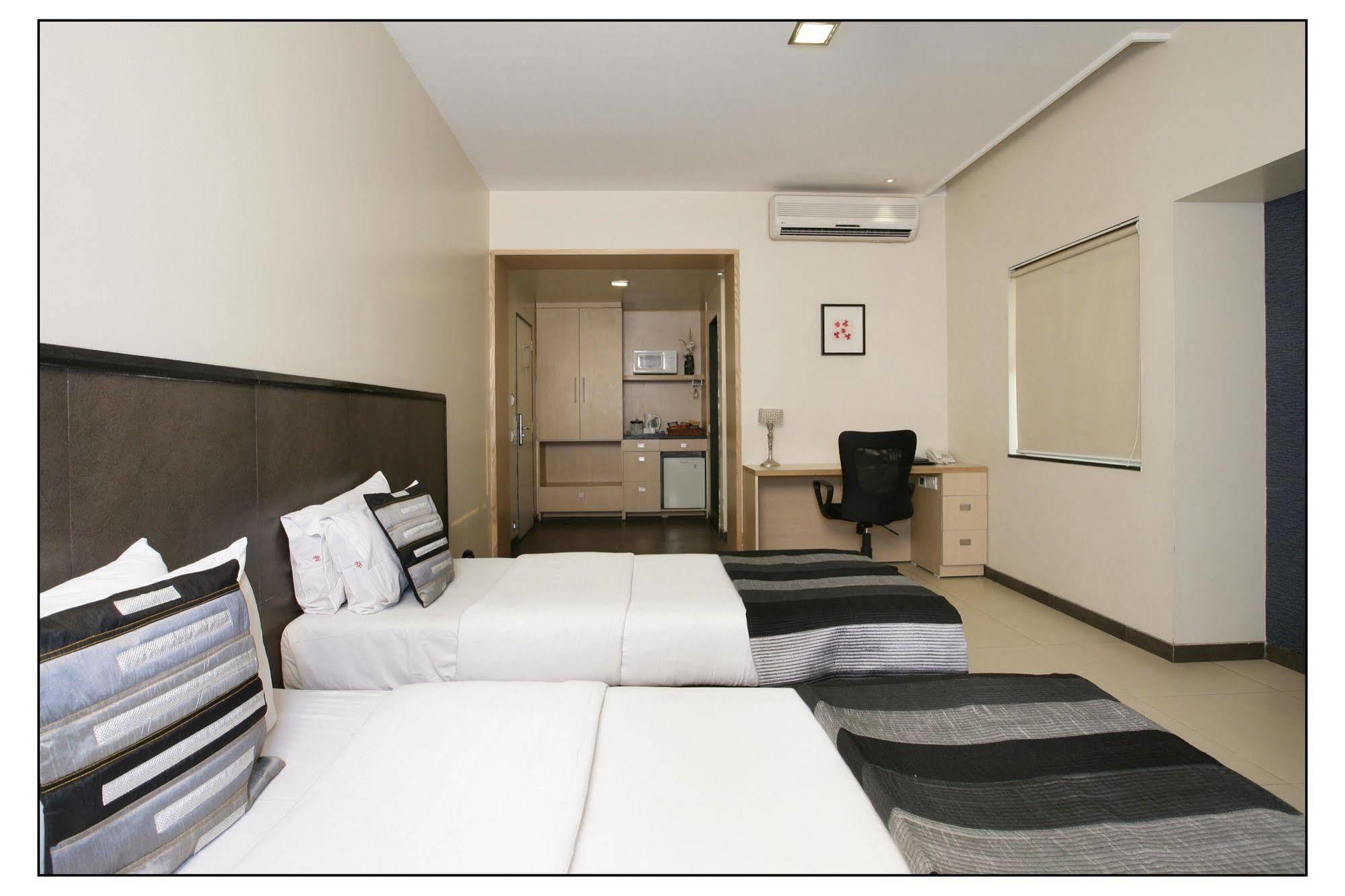The Sirona Hotel Pune Luaran gambar